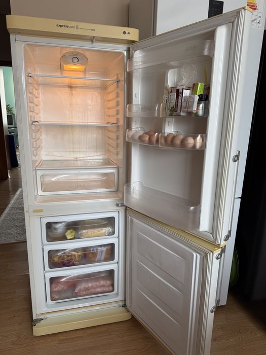 Продам холодильник LG