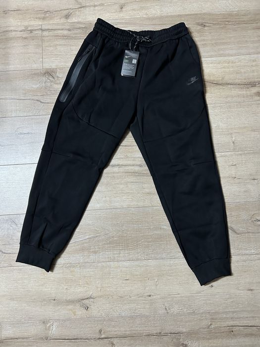Pantaloni nike tech