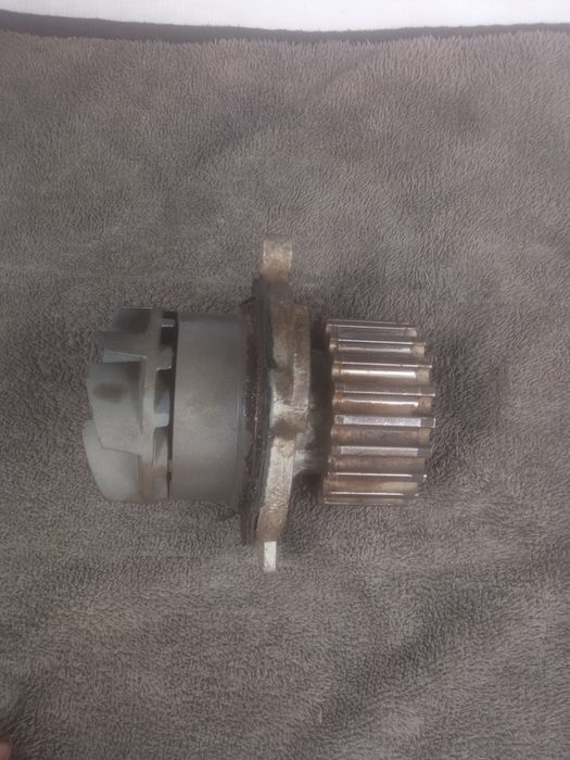 Водяной насос помпа на приору