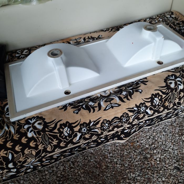 Vând chiuveta dubla