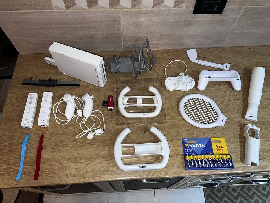 Consolă Nintendo Wii MODATĂ – Pachet complet (TOT din poze)
