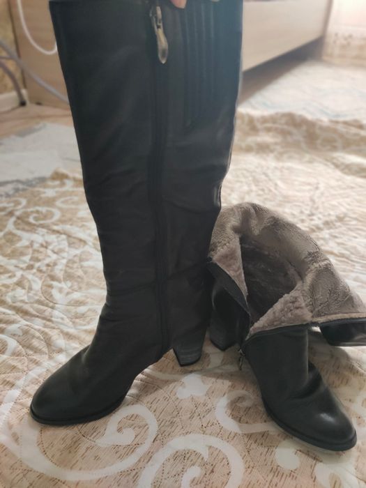 Продаётся кожаный сапоги.