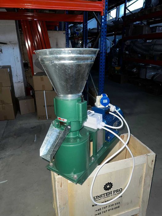 Granulator furaje KL-120, motor inclus 3 kW/220V, 3 matrite incluse NOU Garantie 24 luni