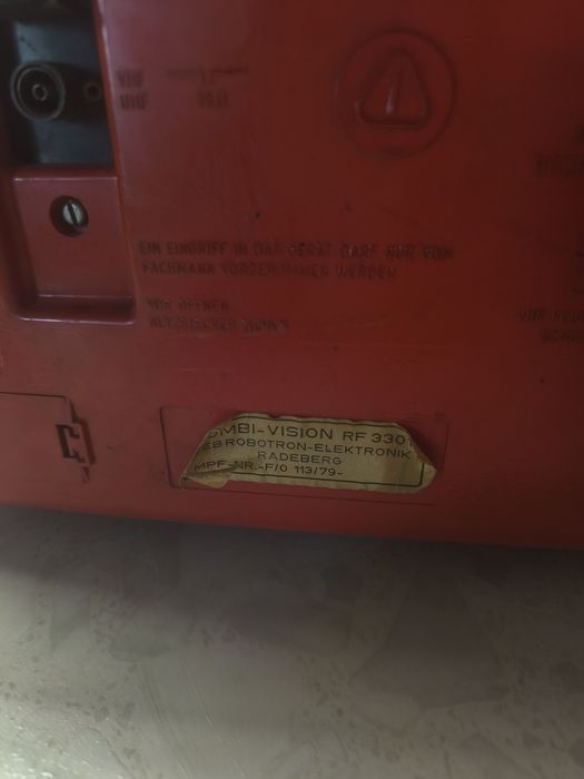 Переносной телевизор.