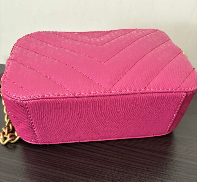 дамска чанта guess