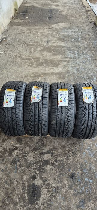 4 anvelope iarna noi Pirelli 235/40/18,dot 2022.Pretul este pe bucata.
