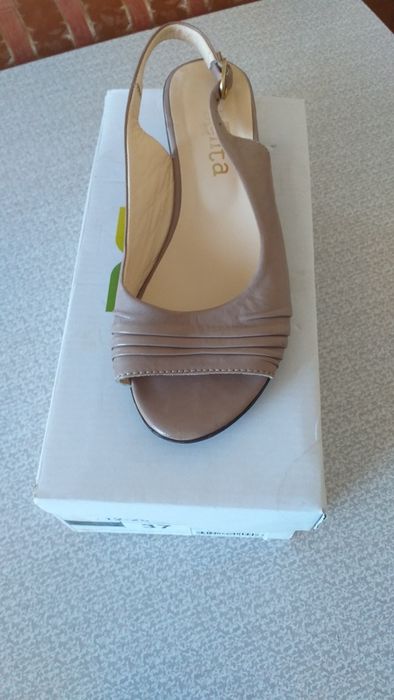 Продам обувь новая