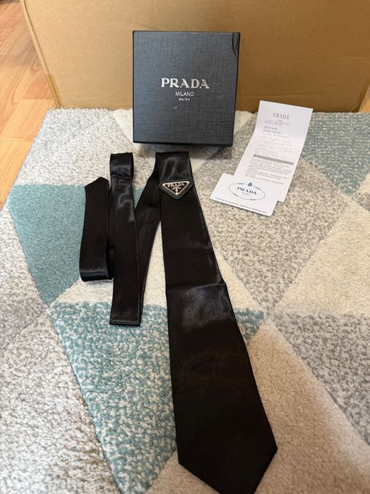 Cravata Prada neagră plague