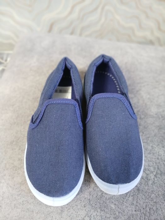 Продам кеды для девочек