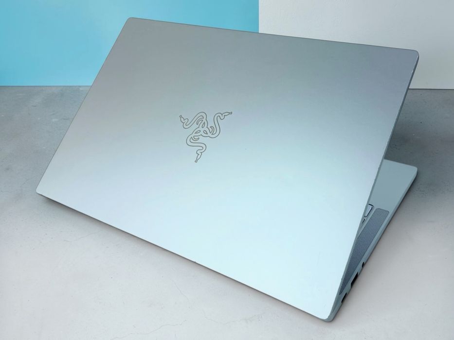 Razer Book 13 QUXGA Wide Touch i7-1165G7 16GB 512GB SSD Отличен! Гаранция!