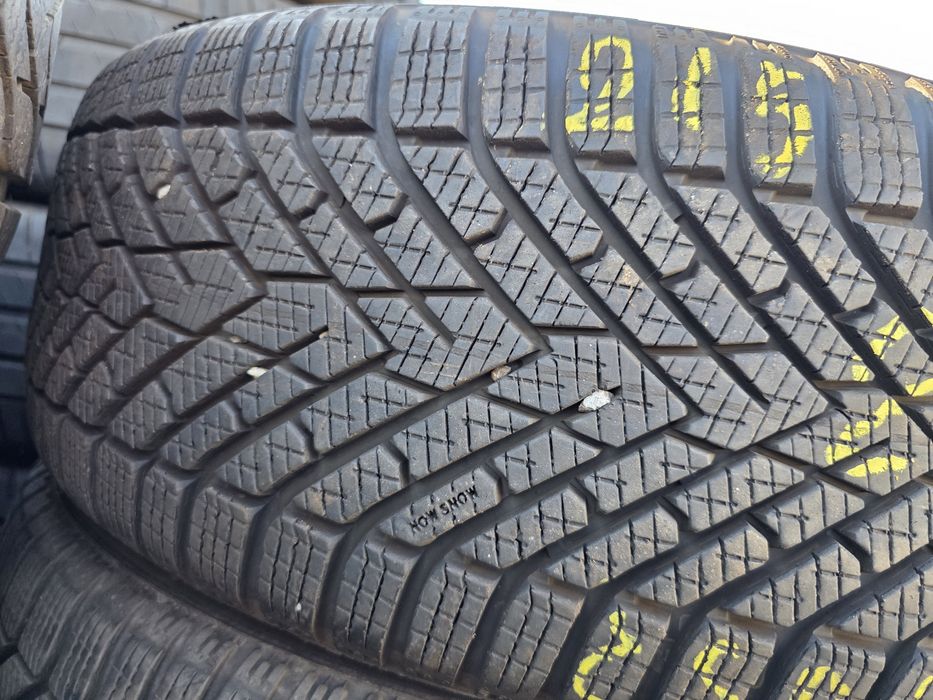 4бр Зимни гуми 215 45 20 - Pirelli