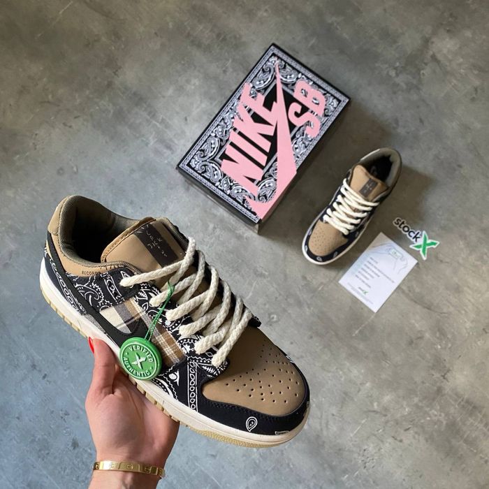SB Dunk Low x Travis Scott