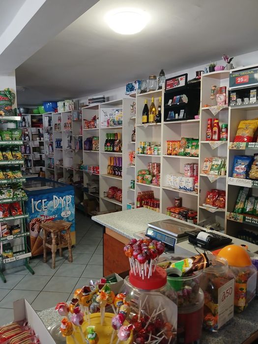 De vanzare magazin-bar/casa de locuit