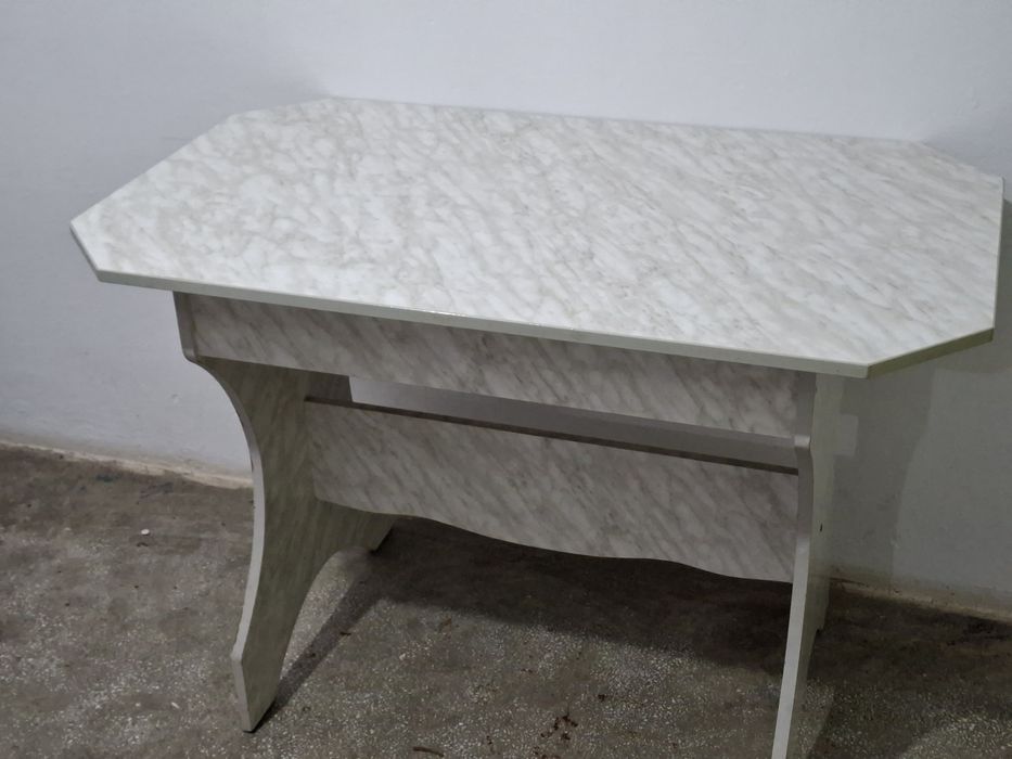 Masa de bucătărie.