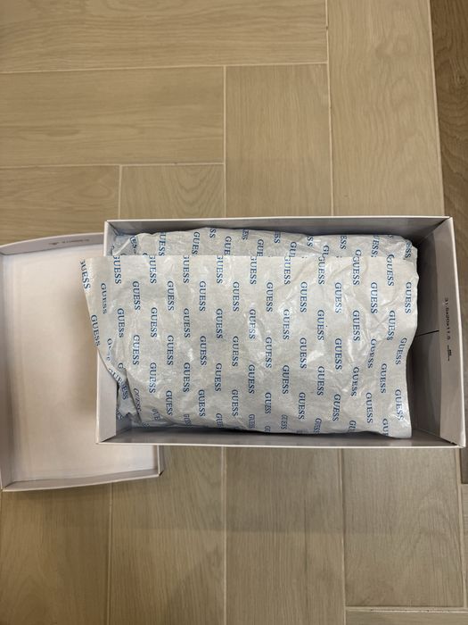 Дамски кецове Guess