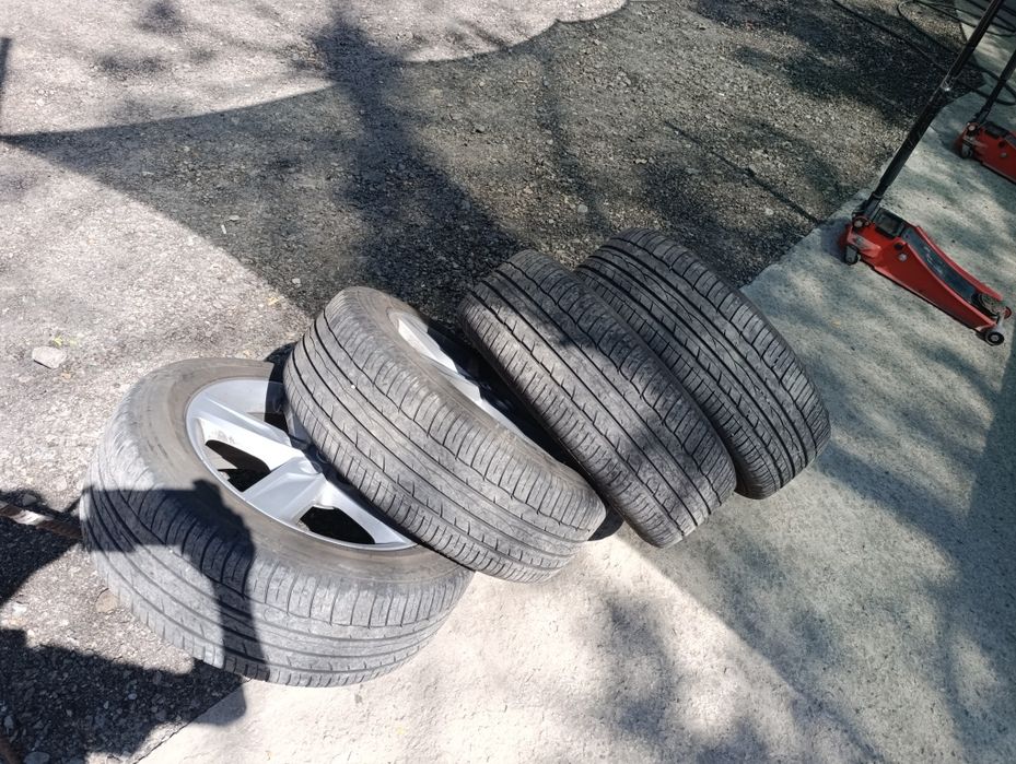 Продам летние шины 215/55/R17