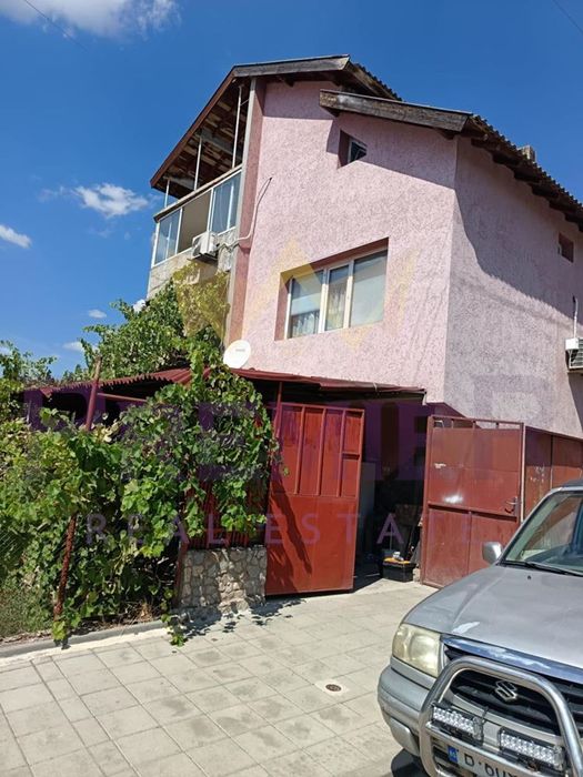 Продава се Къща в Аксаково - 174 кв.м за 1075 €/кв.м - Снимка #2