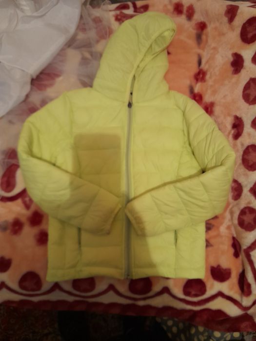 Куртка салотового цвета