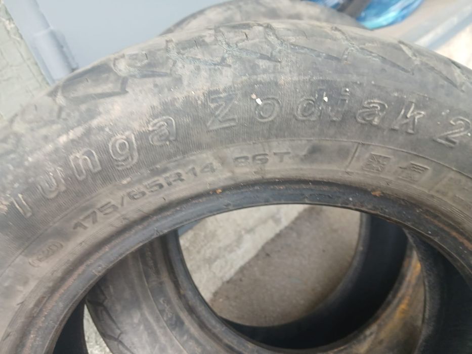 Продам 2 шины в хорошем состоянии