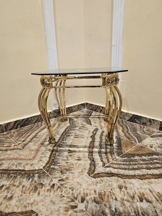 Mese placate cu 24 k. cristal.