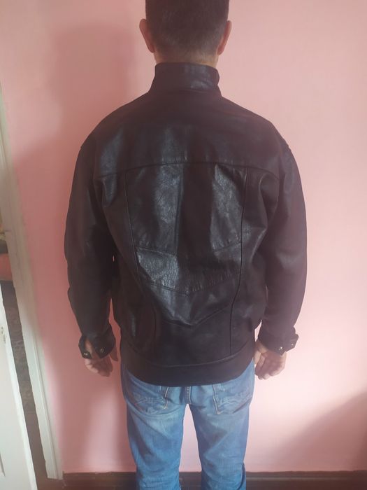 Продавам мъжко кожено яке. Естествена кожа.