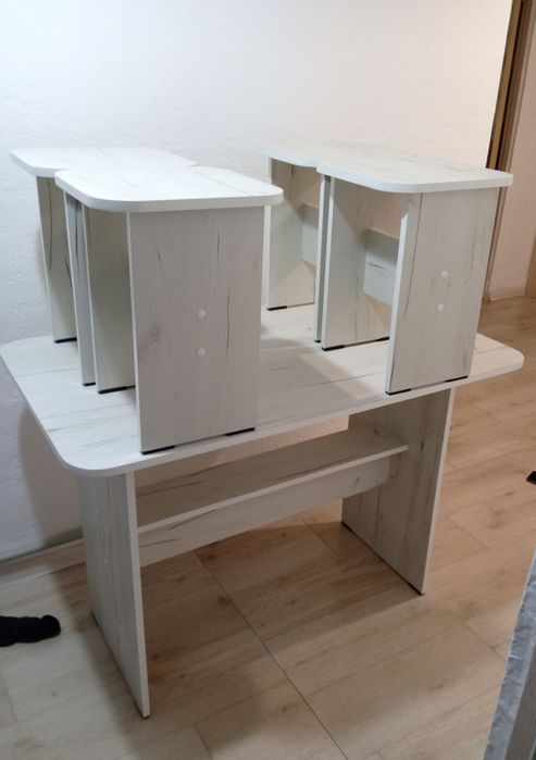 продается стол и стулья