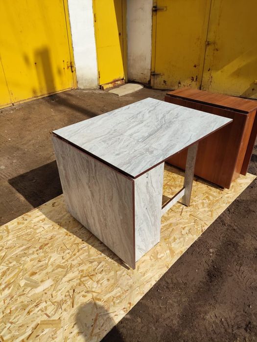 Продам стол книжка