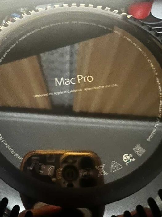 Apple Mac Pro 2013 Intel Xeon E5 16GB RAM AMD FirePro D300 x2 nvme