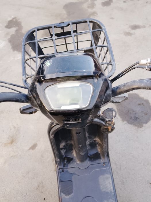 Продам скутер ск8