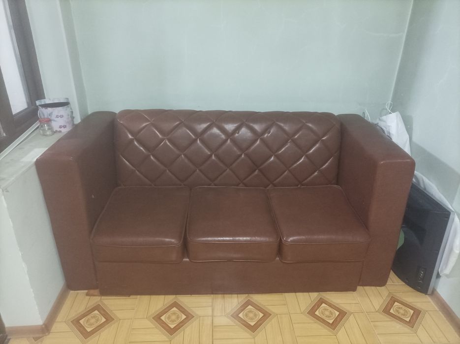Кожаный диван б/у в хорошем состоянии! Все вопросы по телефону.