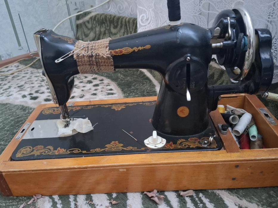Швейная машина .