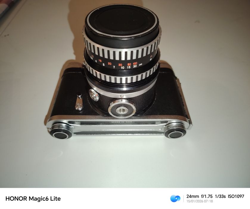 Vând aparat foto PENTACON six TL