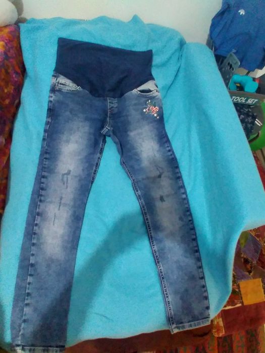 Джинсы для девушек с низкой посадкой от бедра.