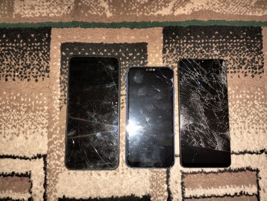 Продам 3 телефона на запчасти