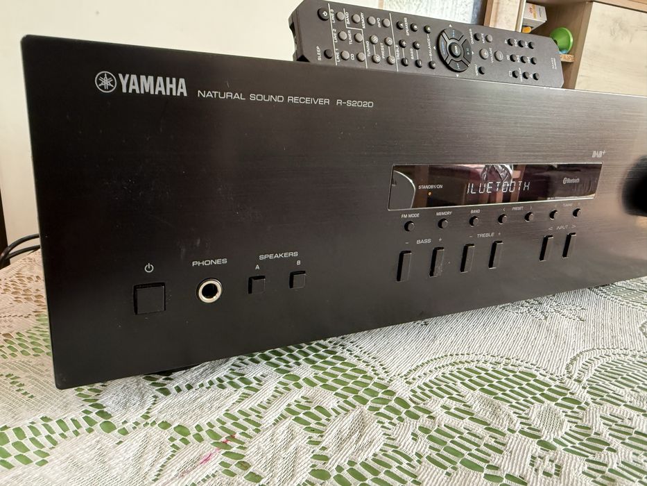 Yamaha R-S202D Bluetooth стерео ресивър