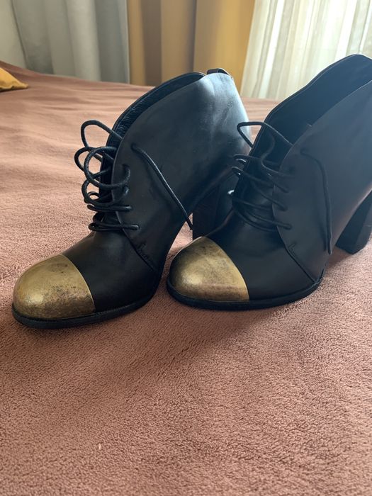 Кожаные ботильоны