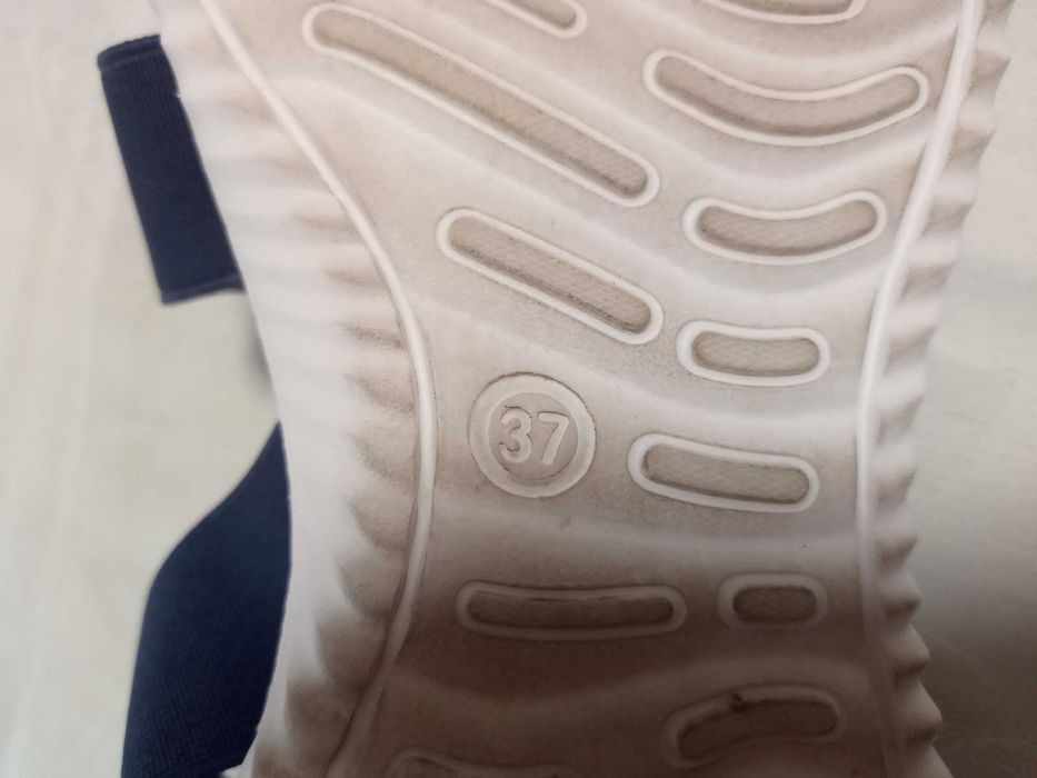 Дамски сандали номер 37 - 18 лв.