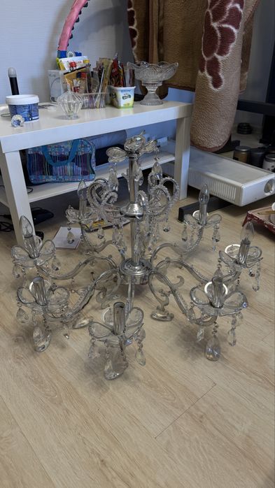 Люстра 8ми рожковая