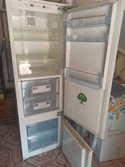 Продавам Electrolux Хладилник за вграждане