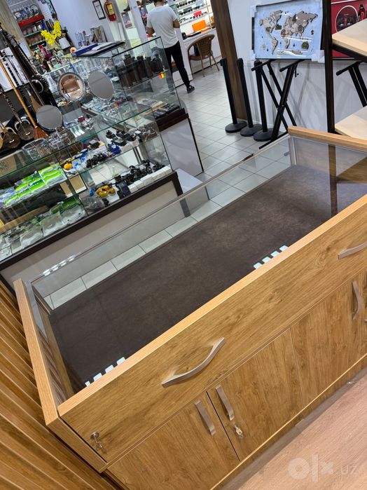 Продается мебель и оборудование из бутика женской одежды