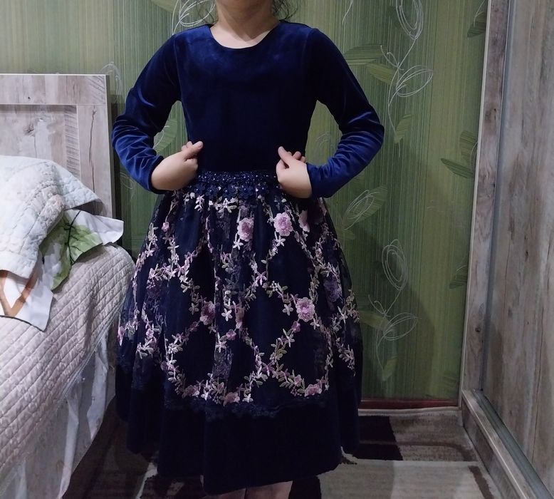 Детская платье 7.8.9лет состояния новая.продам не дорого срочно..