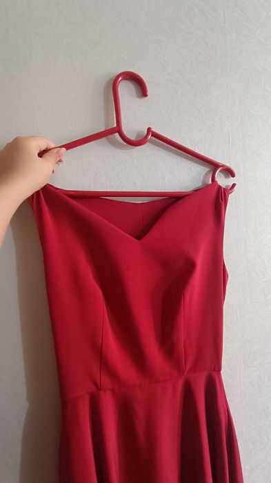 Красное платье (не дорого)