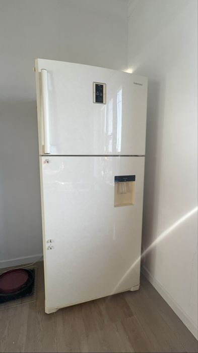 Продам холодильник самсунг обьем 566л