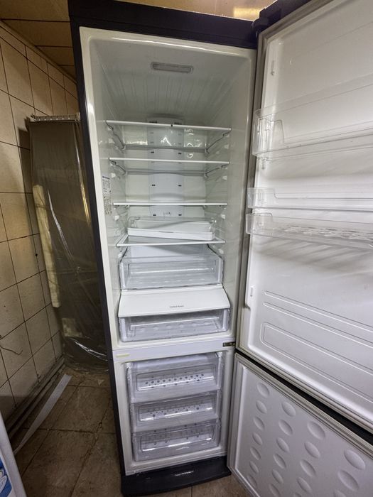 Холодильник Samsung