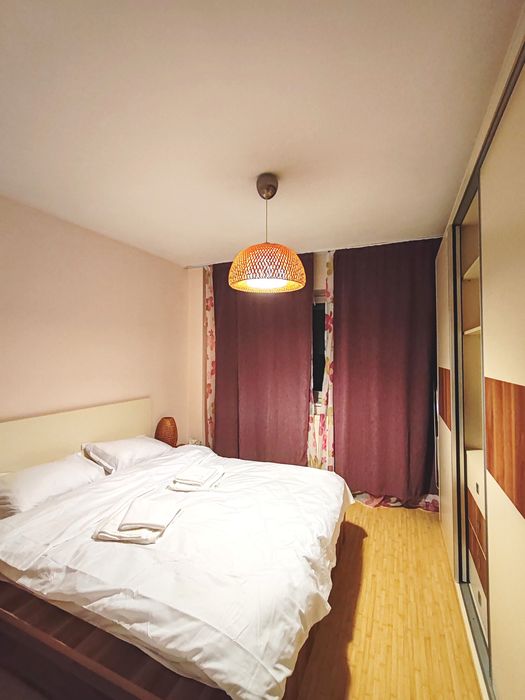 Închiriez apartament 3 camere 400 eur