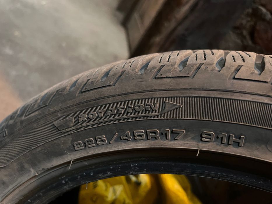 4бр 225/45/17 XL, ЗИМНИ КАТО НОВИ!!!малко карани на два сезона!!!