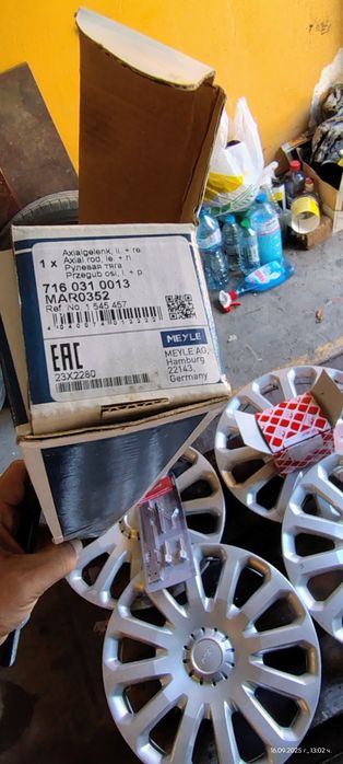 Накрайник, термостат и др. части от форд фиеста 2009 г