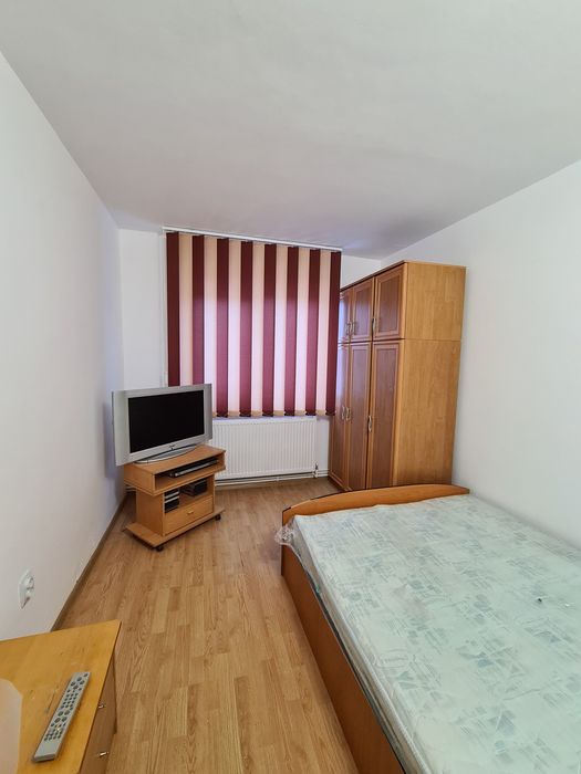 Apartament 3 camere de închiriat