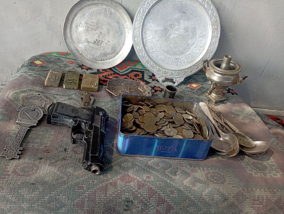 Tanga medal zinachik va antikvar buyumlar hammasi optim sotiladi