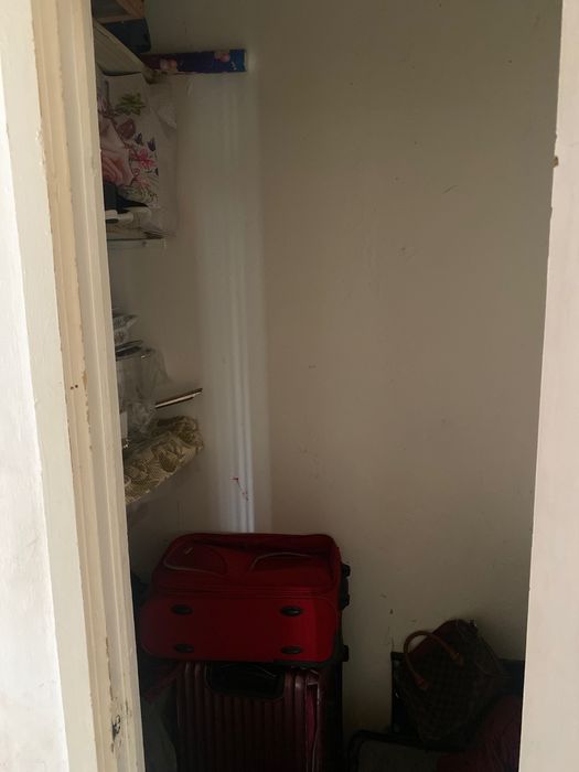 Vând apartament la Bocșa română 3 camere 2 băi balcon apartamentul are o suprafață de 100mp mai multe Detali la telefon